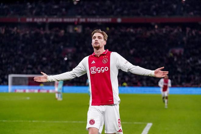 开云中国-那不勒斯发布备战花絮，集结日篮板制胜，欧联任务艰巨，控场能力受关注(那不勒斯四部)