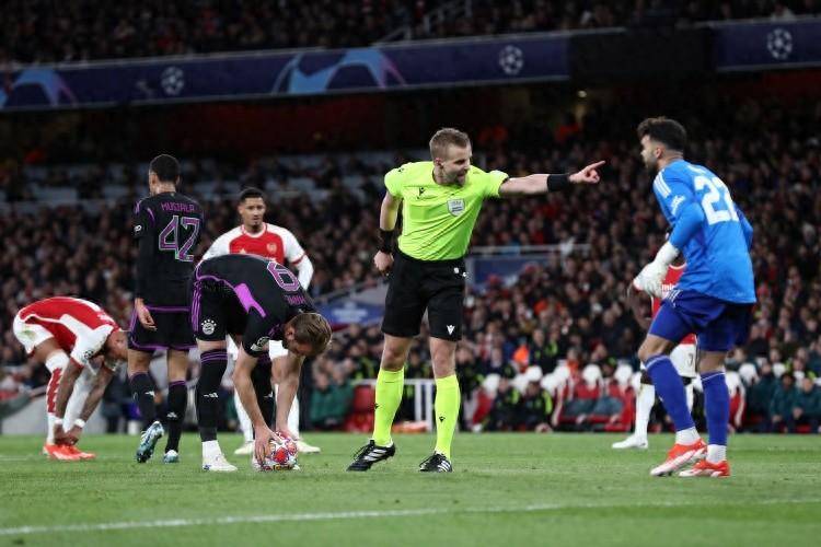 清晨体能课后，广州队主帅复盘备战德国杯，管理层满意，阵容厚度经受考验(国少主帅谈上下半场表现反差)